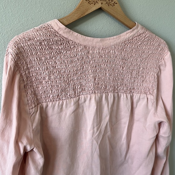 NWT Cloth + Stone EVEREVE Pink Champagne V Neck Smocked Blouse Medium - Picture 11 of 12